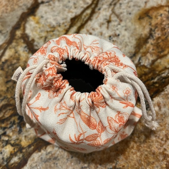 NWT Scent & Sprout 16oz Soy Candle with satchel. - Picture 6 of 7